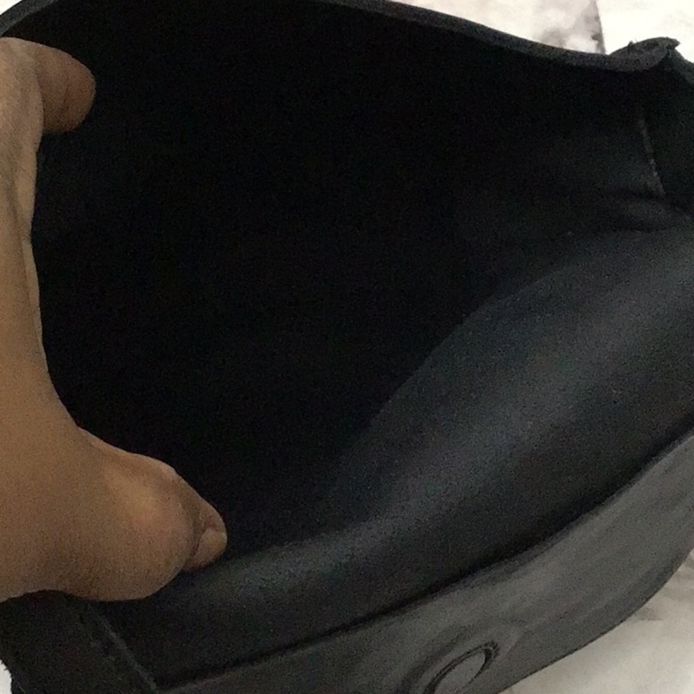 Roots Black Leather Crossbody Bag - Picture 7 of 8